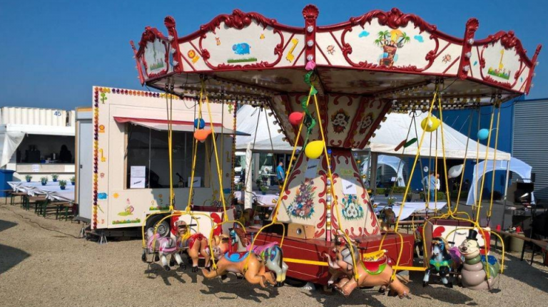 Nostalgisches Kinderkarussell